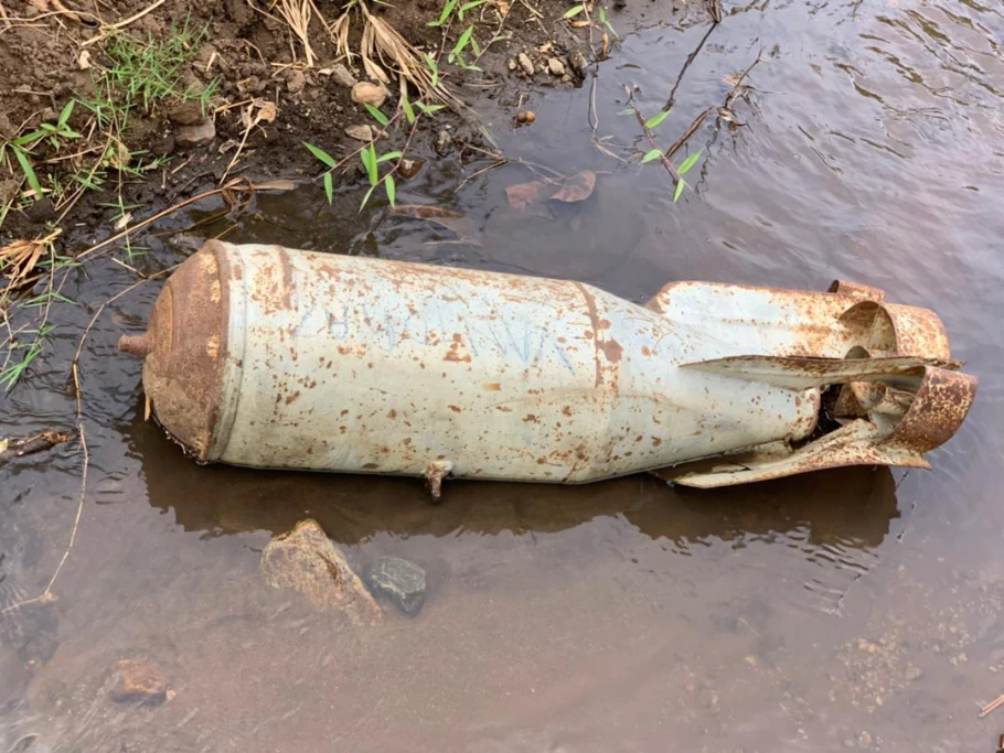 Stay away from unexploded bombs, citizens in Budi River warned