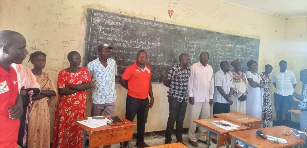 Kapoeta school: Parents raise motivational cash for only 4 teachers