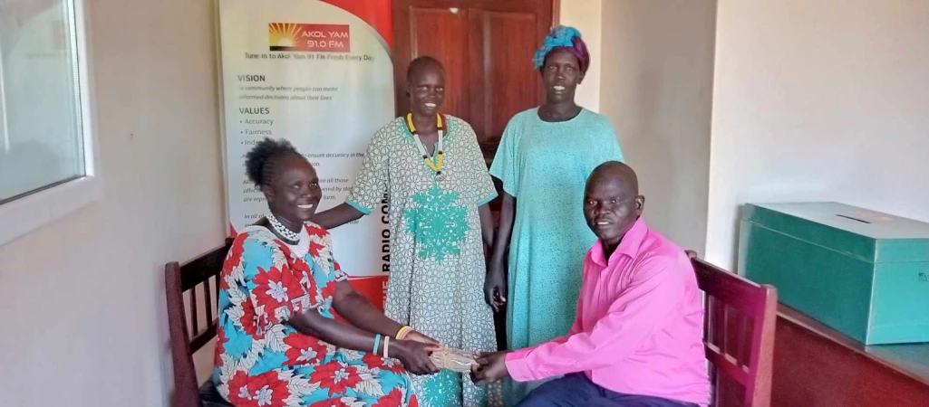 Aweil quadruplets receive financial support from vegetable sellers