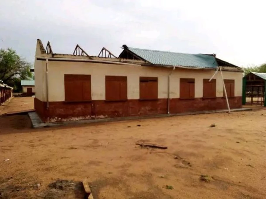 A Gogrial East school suspends lessons after windstorm lifts roofs