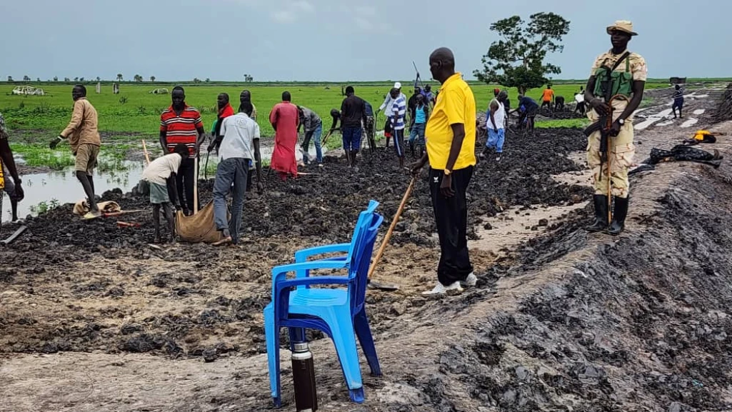 Build road or leave office, Leer Payams’ Administrators ordered