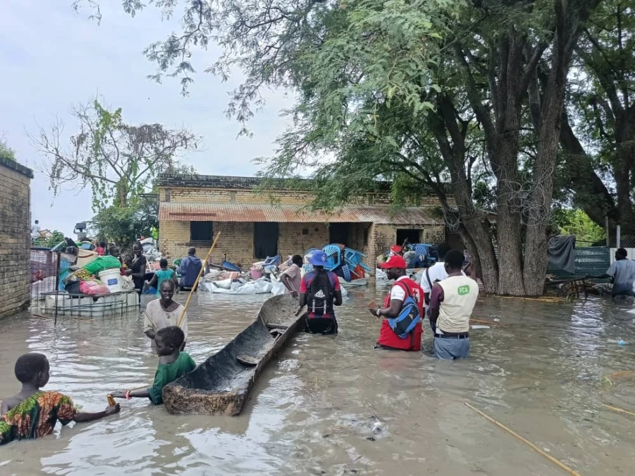 MSF rescues over 1,000 people as floods submerge Old Fangak