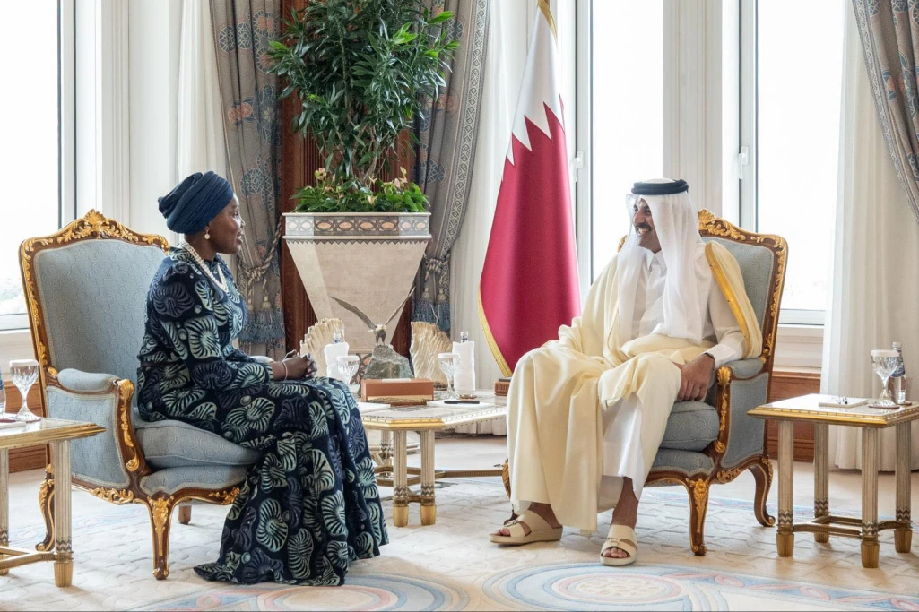 Ambassador Manyiel presents credentials to Emir of Qatar