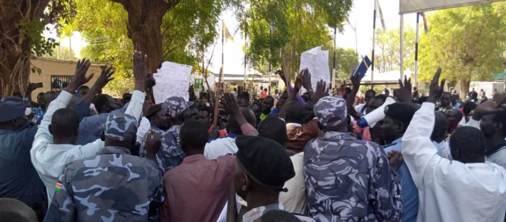 400 hundred protesters Disrupt Government Activities in Bor