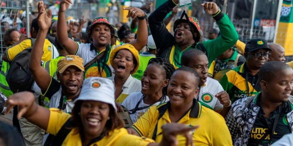 S. Africa’s ruling party votes in tight race for new leader