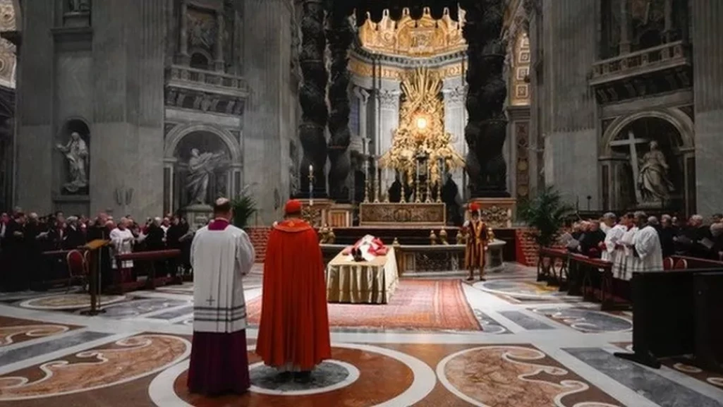 Public to pay their tribute to former Pope Benedict XVI